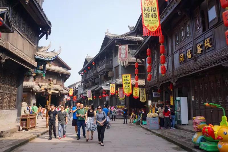 中秋回家，怎么穿搭才能成为父母眼中的优雅女孩？游戏画面