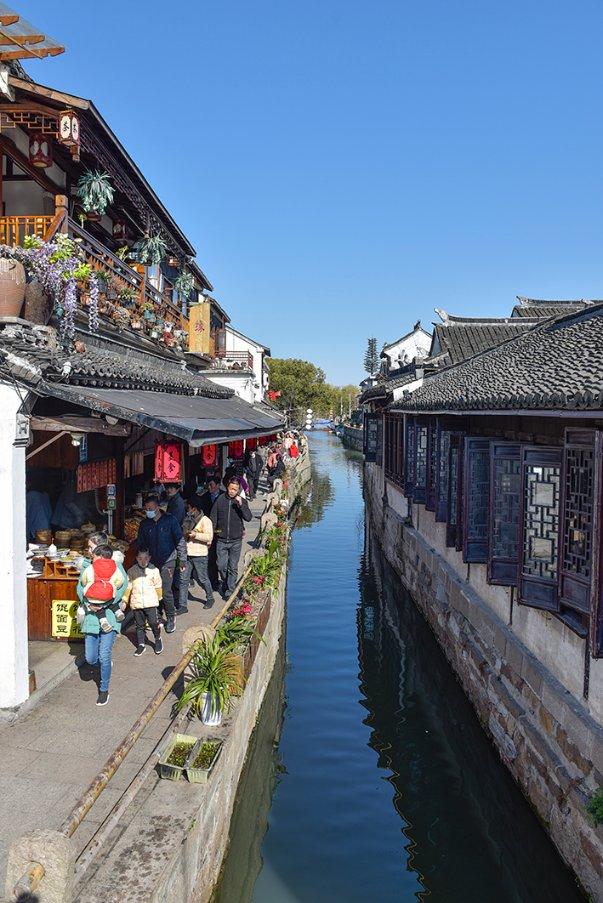 逃离空旷大街