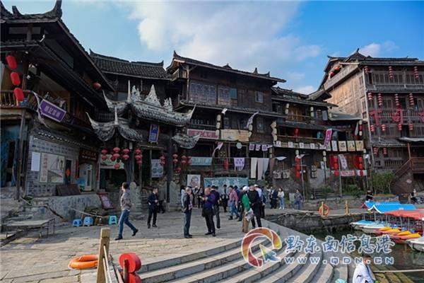 甘肃省委常委、省委政法委书记刘长根慰问国家级见义勇为英模马卓